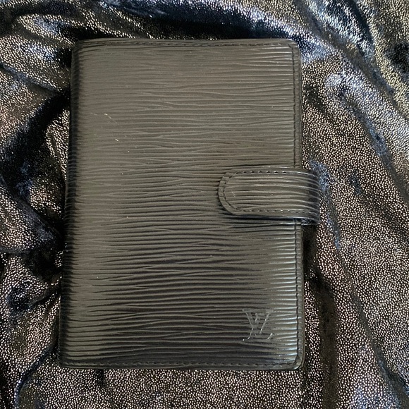 Louis Vuitton Epi Agenda - Picture 1 of 4